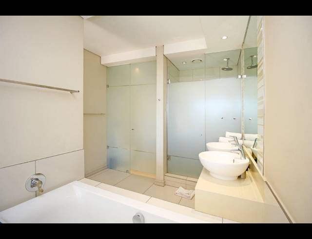 3 BEDROOM APARTMENT TO LET IN ROSEBANK